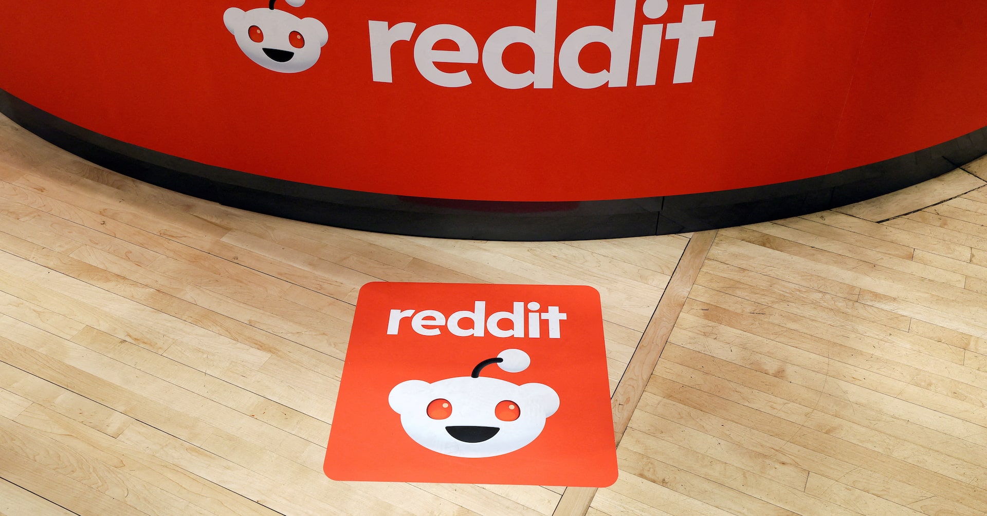 AiAdWizard's tweet card. Reddit forecast third-quarter revenue above Wall Street estimates on Thursday, betting on growing digital advertising driven by its artificial intelligence-powered marketing tools.