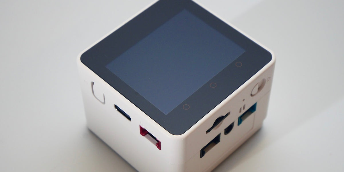 xdiversity_org's tweet card. 一般社団法人xDiversityが深センM5Stack Technology・スイッチサイエンスと共同開発した、動きを記録・再生できるロボット・トイtoioと、タッチパネル、Wi-Fi、Bluetoothなどの機能を備えるマイコンモジュールM5Stack Core2/CoreS3を組み合わせるための新デバイスです。