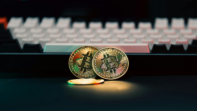 anndylian's tweet card. Crypto’s pullback reflects security risks, technical pressure, and macro uncertainty as markets recalibrate amid thin holiday liquidity