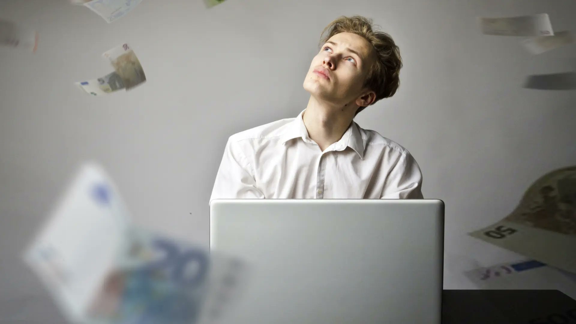 CODE4M2's tweet card. El 22 de diciembre algunos españoles serán agraciados con el premio Gordo, dotado con 324.000 euros netos.