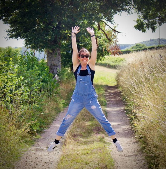 BlogChezBelette's tweet card.  » Ne vis pas ta vie en fonction des autres. Fais ce que tu aimes et ce que tu veux sans te préoccuper du quand dira-t-on. Et surtout, entoures toi de bonnes personnes qui te permettront…