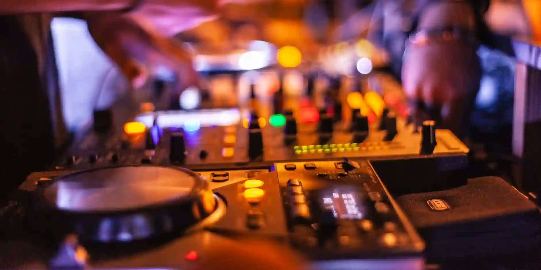 ushop's tweet card. Explore essential tips for beginners to master the art of dhol playing and bring energy to your performances!