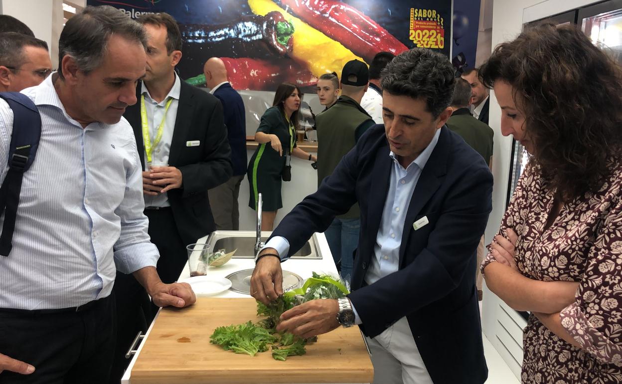 JRicardoOrtiz1's tweet card. Vázquez: «Fruit Attraction está demostrando que Almería no sólo es líder del sector, sino que somos un ejemplo dentro y fuera de las fronteras»