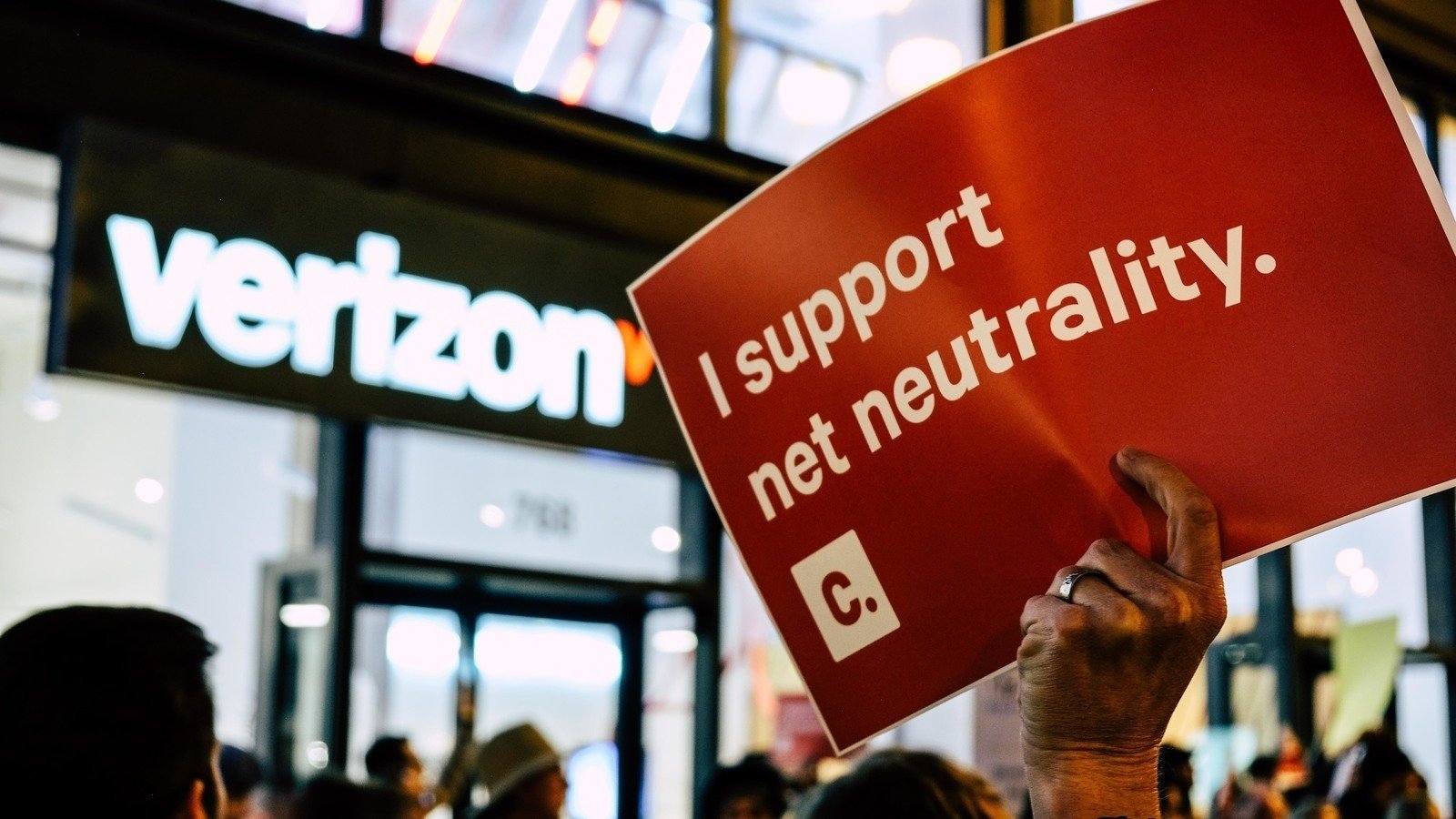 Pupfetch's tweet card. Pass the CRA: Save Net Neutrality