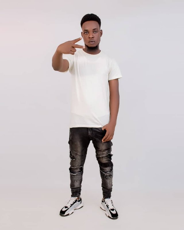 conchenx's tweet card. It’s so hard to forget pain, but it’s even harder to remember sweetness. We have no scar to show for happiness. We learn so little from peace.. Knowing yourself is the beginning of all …