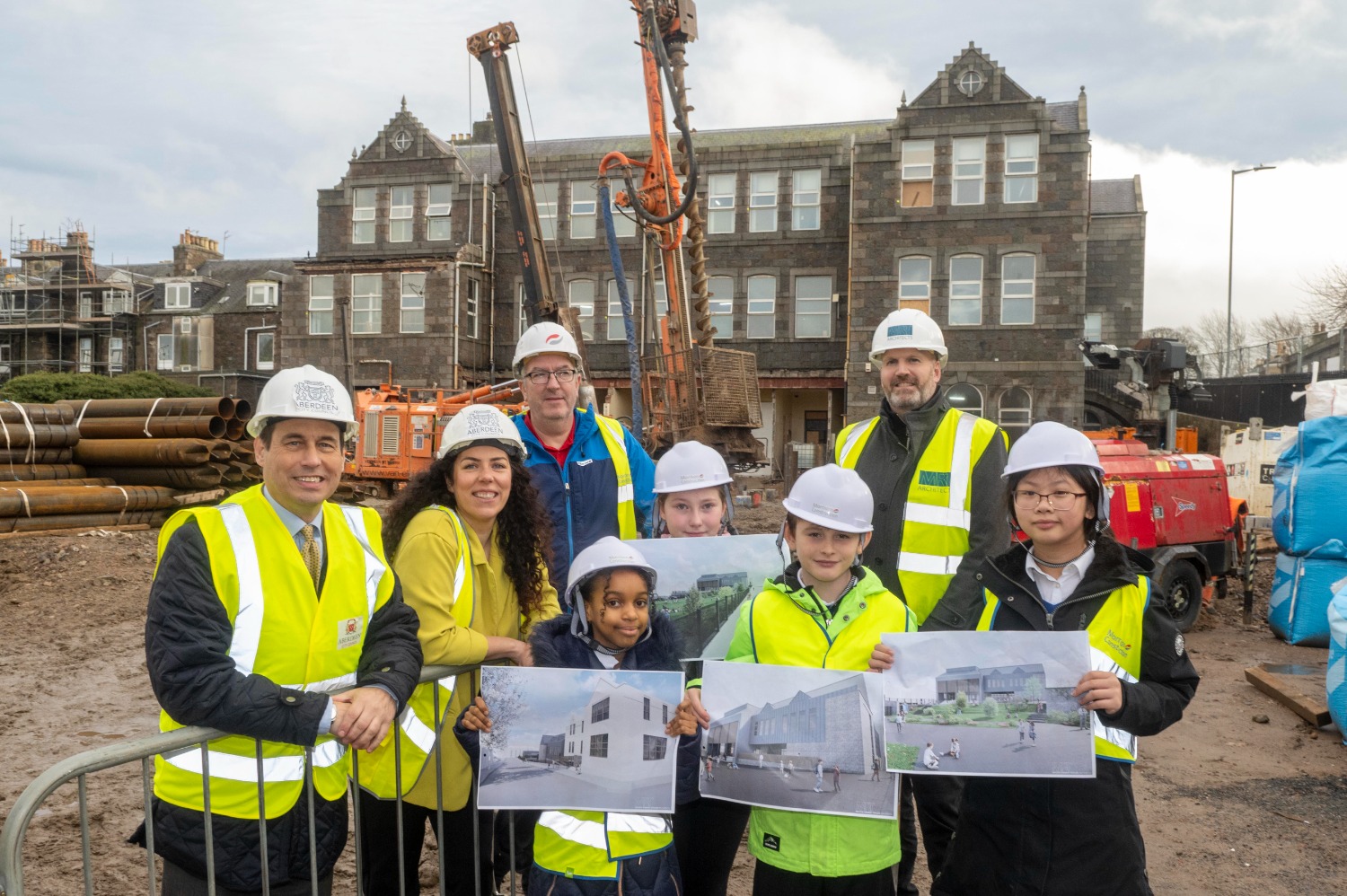 projectscot's tweet card. Councillor Martin Greig, councillor Jessica Mennie with pupils Billie, Milana, Joshua, and Mia from Ferryhill Primary School; Mike Bruce, Morrison Construct ...