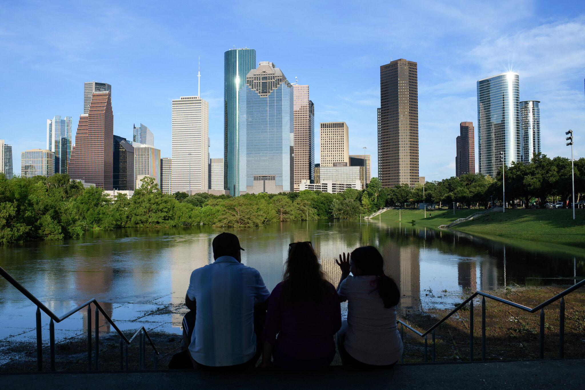 BrookeKushwaha's tweet card. City emergency plans are only downloadable in six languages. How can tech fill the gap?