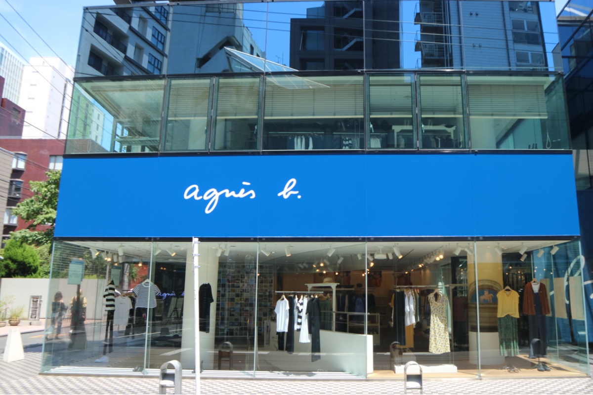 newsphere_jp's tweet card. フランス発のファッションブランド「アニエスベー」が、パリにある百貨店BHVから撤退することを発表しました。 【