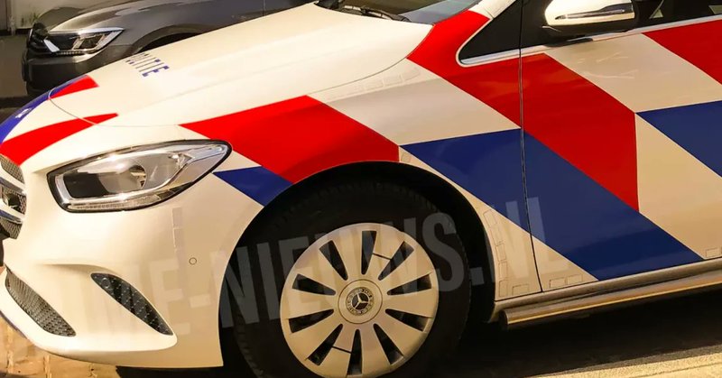 Gewapende overvallers in regenpakken en mutsen gevlucht met buit na roof juwelier