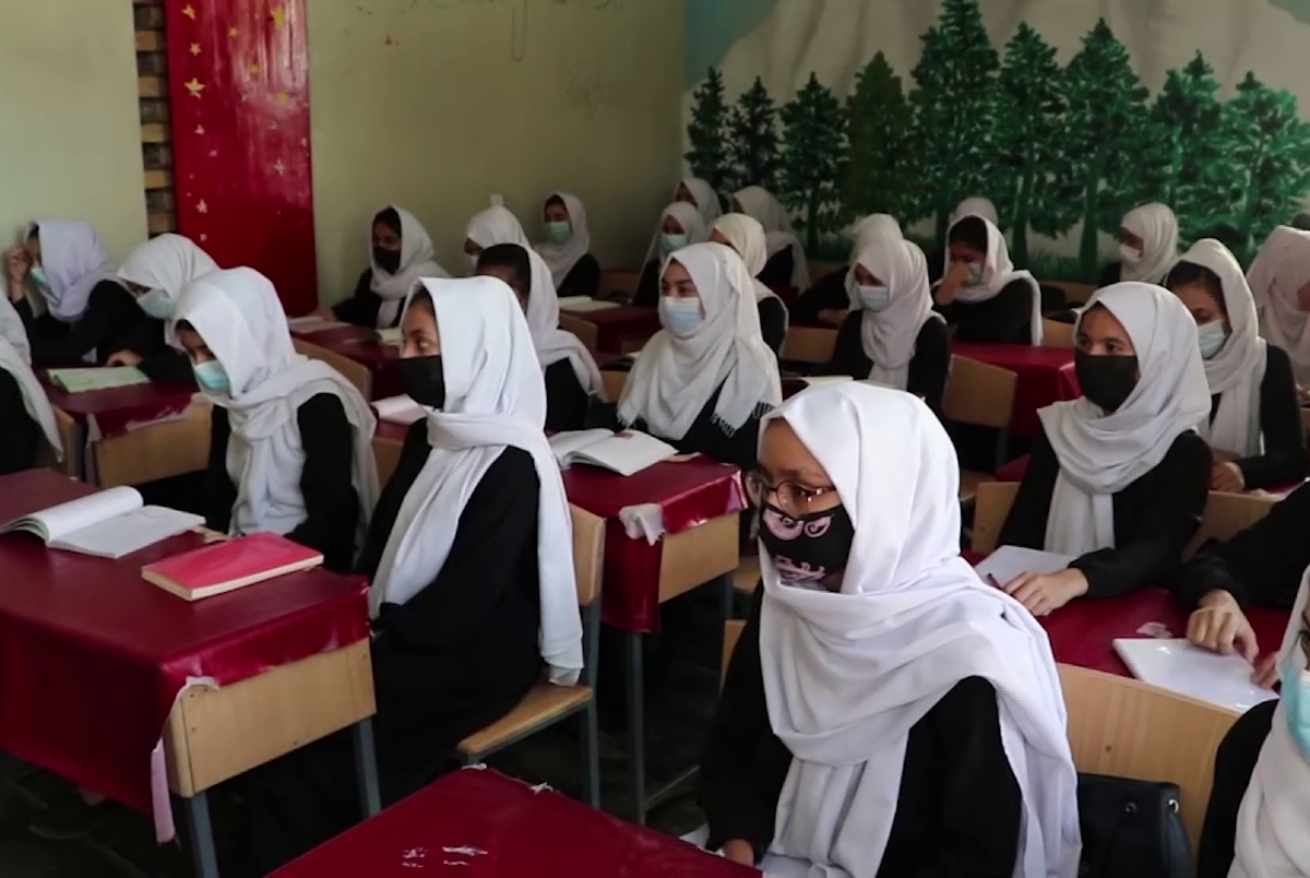 US4AfghanPeace's tweet card. Girls in grades 7-12 in Balkh province are happy about the opening of their schools, saying that in Balkh province girls are now going to school from 1st to 12th grade and there are no obst