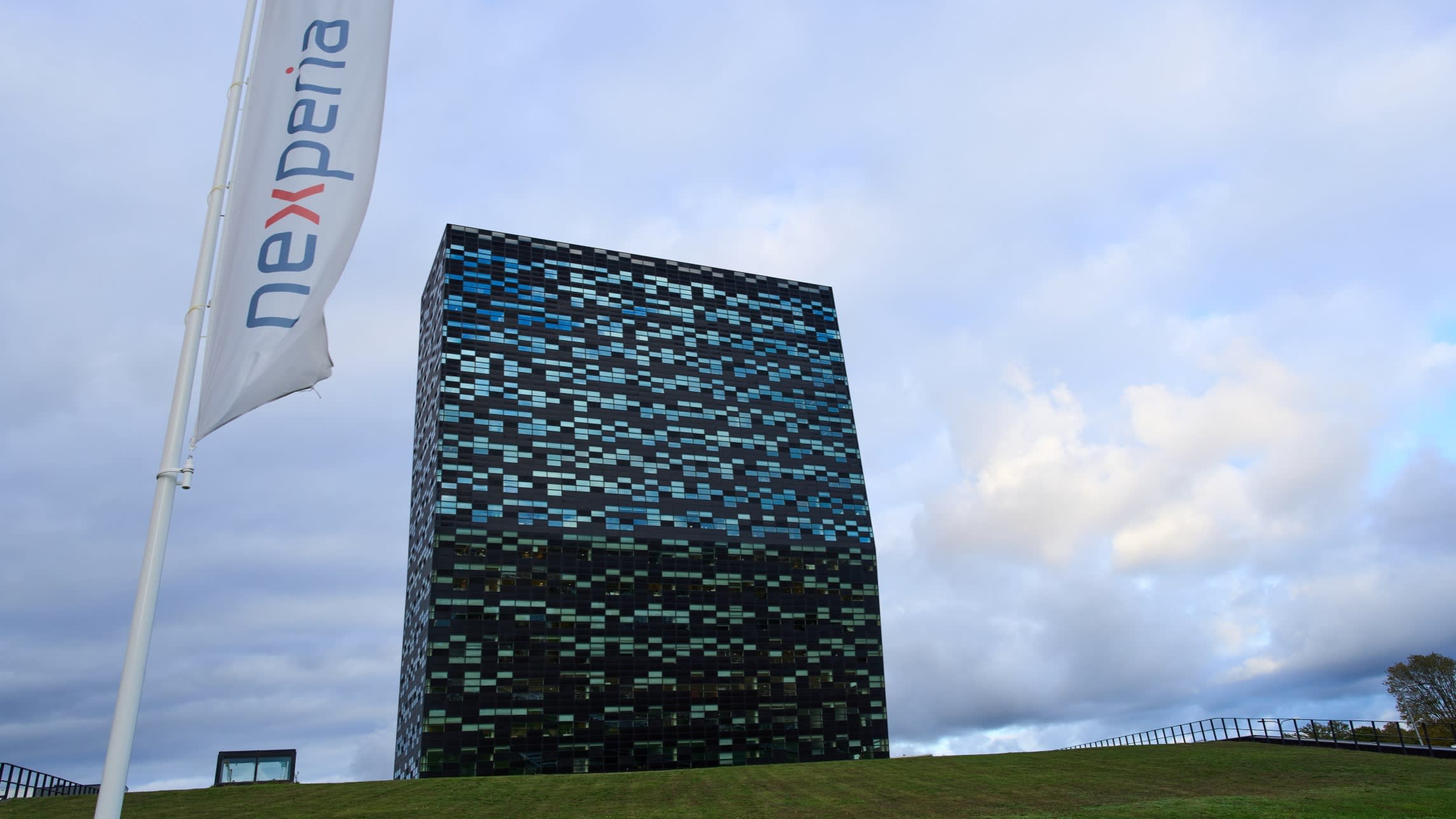 fttechnews's tweet card. Open letter shows continuing supply chain chaos as car industry warns of further production disruption