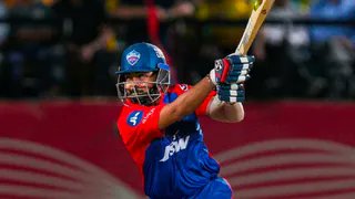 JagranNews's tweet card. सैयद मुश्‍ताक अली ट्रॉफी में शुक्रवार को पृथ्‍वी शॉ ने महाराष्‍ट्र के लिए जबरदस्‍त प्रदर्शन करते हुए अर्धशतक जड़ा। वहीं, अभिषेक शर्मा फ्लॉप रहे और केवल 6 रन बनाकर आउट हुए। अनुभवी लेग स्पिनर युजवेंद्र...