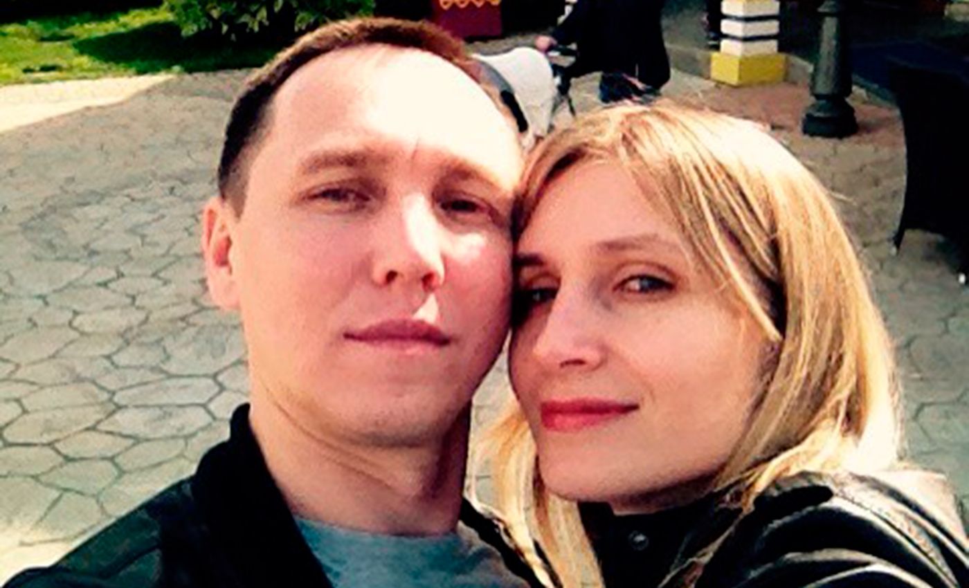 ivegottheflu's tweet card. В Краснодаре силовики в шлемах и бронежилетах приехали в ресторан, чтобы задержать супругов, которые говорили о войне в Украине — один из посетителей подслушал их и вызвал полицию,...