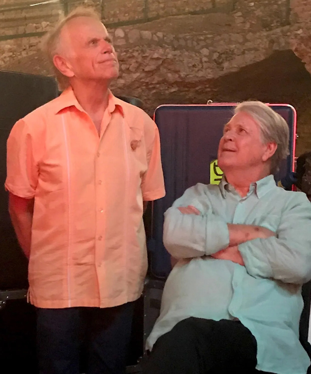 amass_jp's tweet card. ビーチ・ボーイズのアル・ジャーディンは、長年のバンドメイトであるブライアン・ウィルソンとの最後の会話を回想。ウィルソンが語った最後の言葉の一つを明かしています。またウィルソンは晩年に安らぎを見出していたとも語っています　