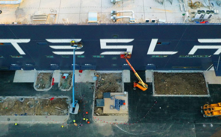 Create_Property's tweet card. THE DEPARTMENT for International Trade (DIT) is trying to find a four million square foot site in order to construct a Tesla "Gigafactory" for electric cars, according to reports. The news, first...