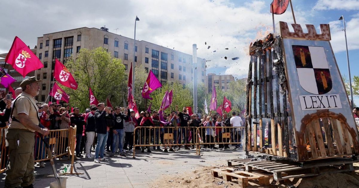 ILegionense's tweet card. El presidente de la Junta aseguró que el debate territorial está “cerrado”. Afirmó que Castilla y León está formada por las nueve provincias y recordó que se necesitaría reformar el Estatuto de Aut...
