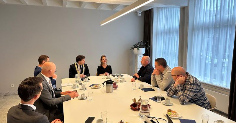 Tweet card summary image