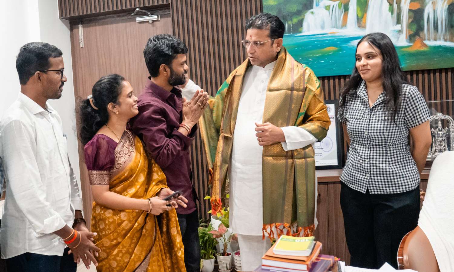 hydnewshunt's tweet card. UAE golden visa awardee Sundeep Makthala received a flashmob welcome in Hyderabad and pledged to boost Telangana-UAE ties.