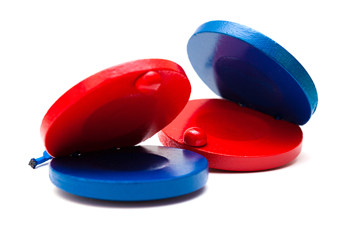 Leconte_'s tweet card. ミハルスの意味、語源、由来を解説。教育用簡易カスタネット、赤青板とゴム紐使用。考案者の名前「みはる」に「S」を付けて命名。