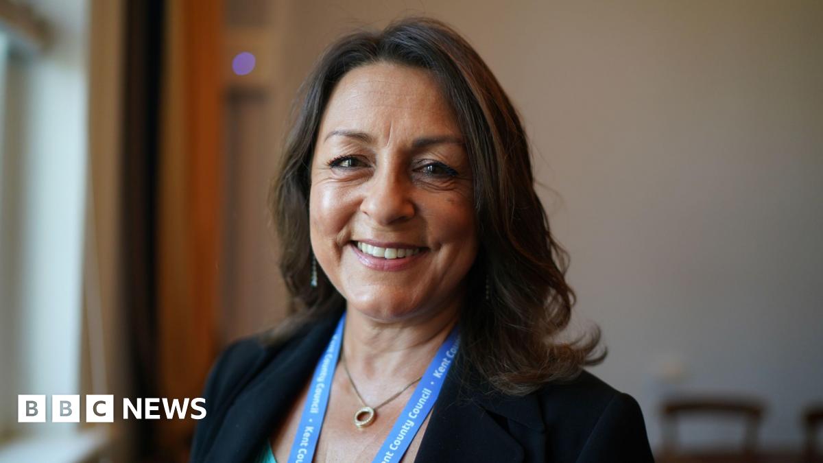 BBCRadioKent's tweet card. The authority says one council should replace itself, Medway and borough and district councils.