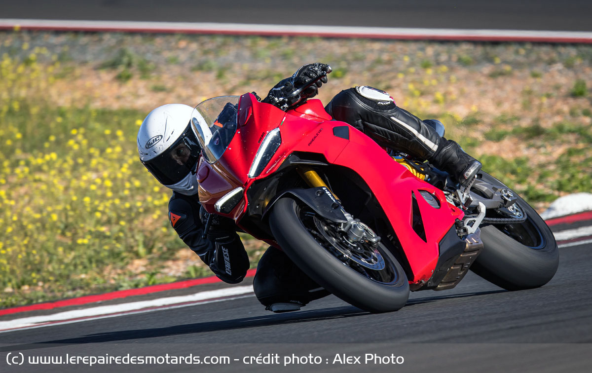 LeRepaire's tweet card. Top 15 des motos sportives pour le permis A2