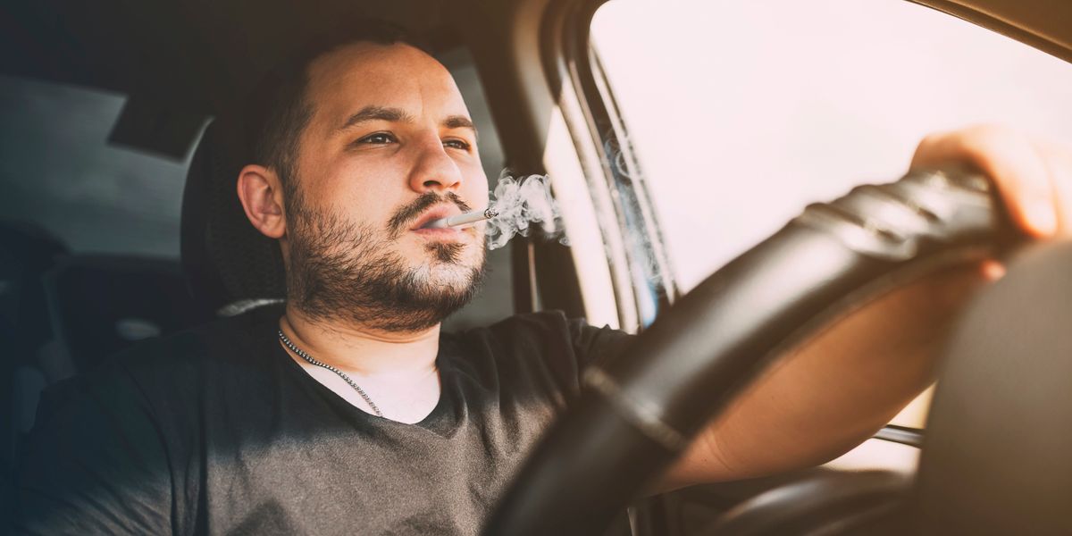 Karl_Lauterbach's tweet card. Es soll künftig tabu sein, Minderjährige und werdende Mütter zu vergiften. Ist Karl Lauterbach jetzt vollkommen übergeschnappt?