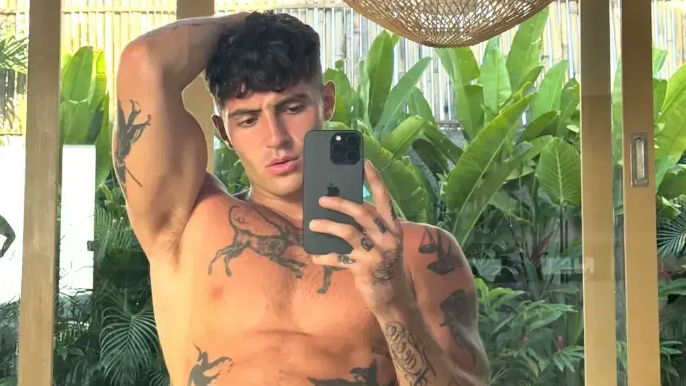 EdgeMediaNet's tweet card. Turkish delight Emsakyii’s (aka Emsaki) Instagram is on fire, and we are scrolling so fast to see his latest thirst traps its fanning the flames! This model is smokin’. 