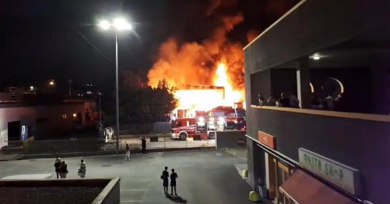 Tweet card summary image