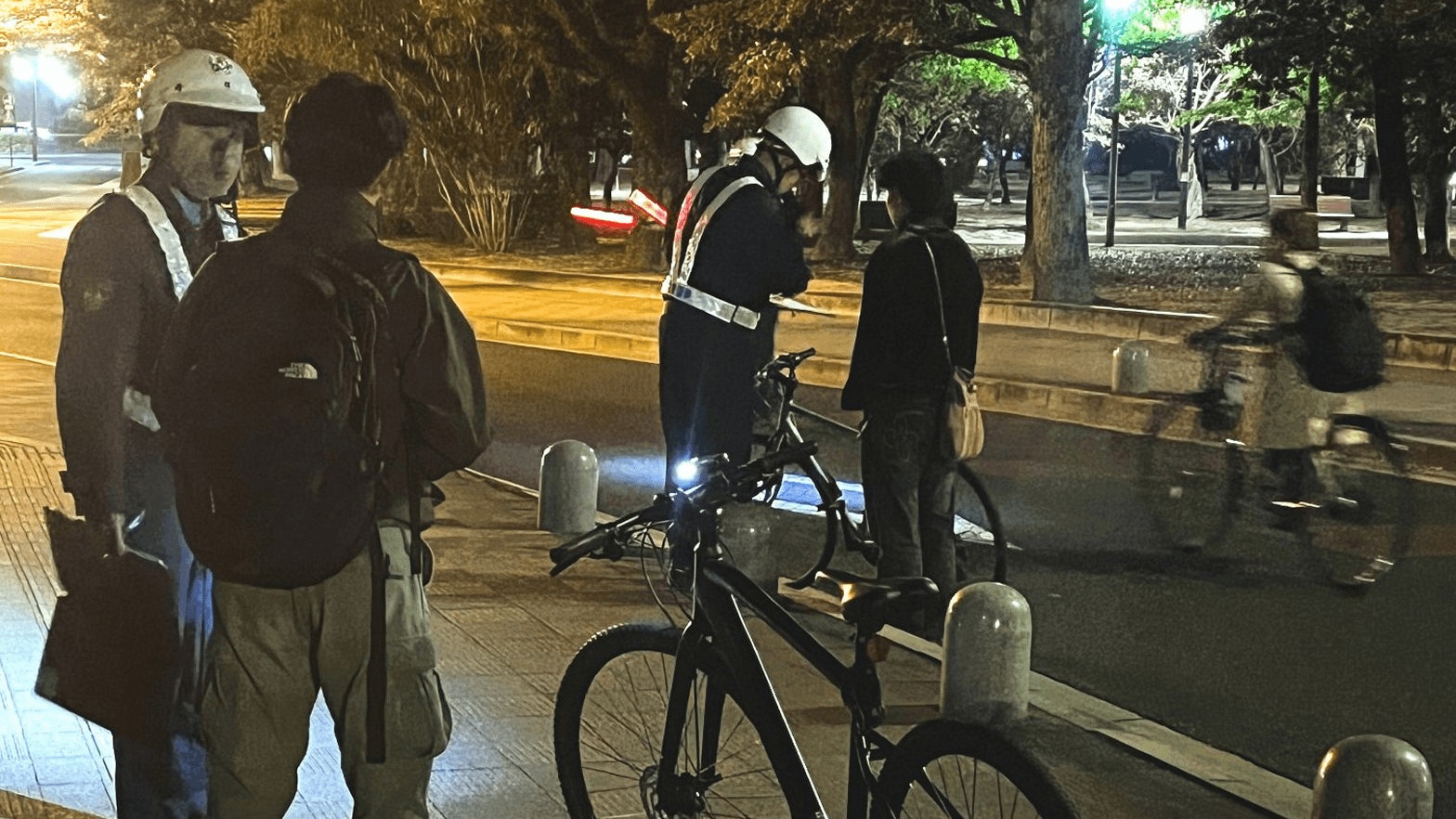 ChugokuShimbun's tweet card. 広島県警が自転車で飲酒運転をしたとして道路交通法（道交法）違反（酒気帯び運転）容疑で摘発した男性に対し、車の運転免許を停止する行政処分を出したことが分かりました。