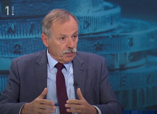 Nova24TV's tweet card. Mojmir Mrak je ekonomist, ki nima rad senzacionalističnih enovrstičnic. Znan je po tem, da svoje ekonomske misli niza premišljeno in umirjeno, pri tem pa pazi, da ni pristranski do katere koli...