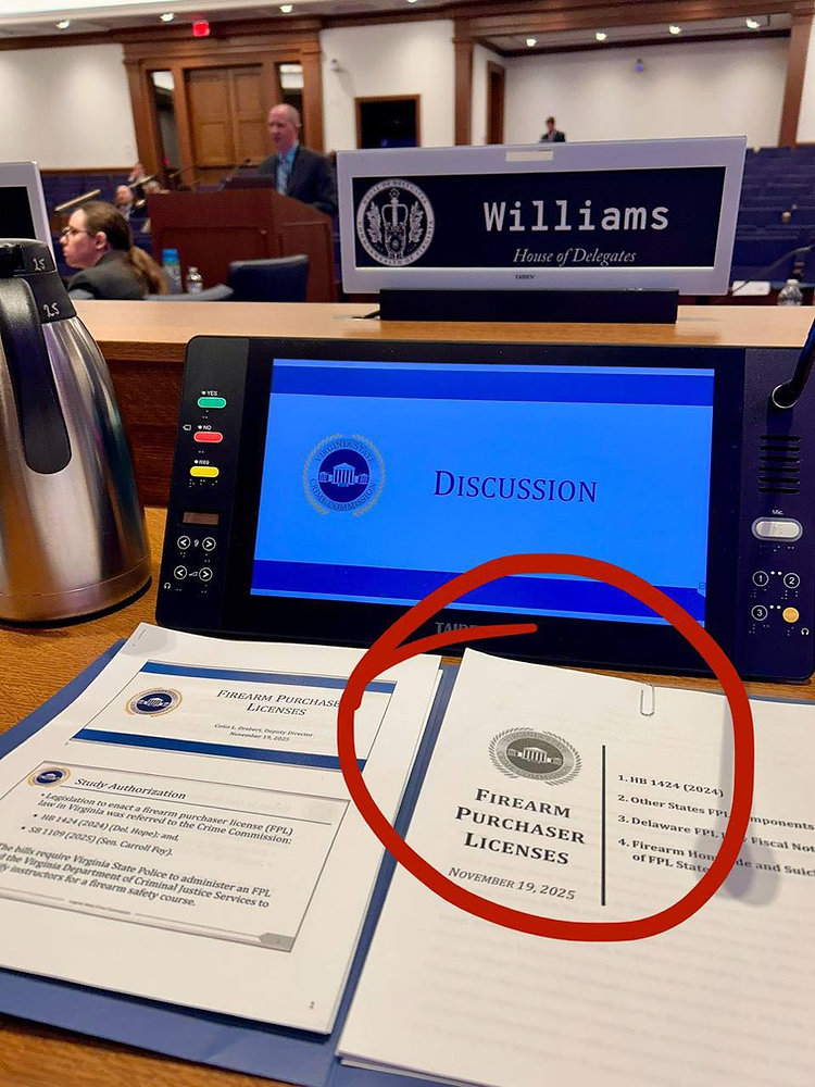 mom_at_arms's tweet card. LET THE DEBUNKING COMMENSE!!!!