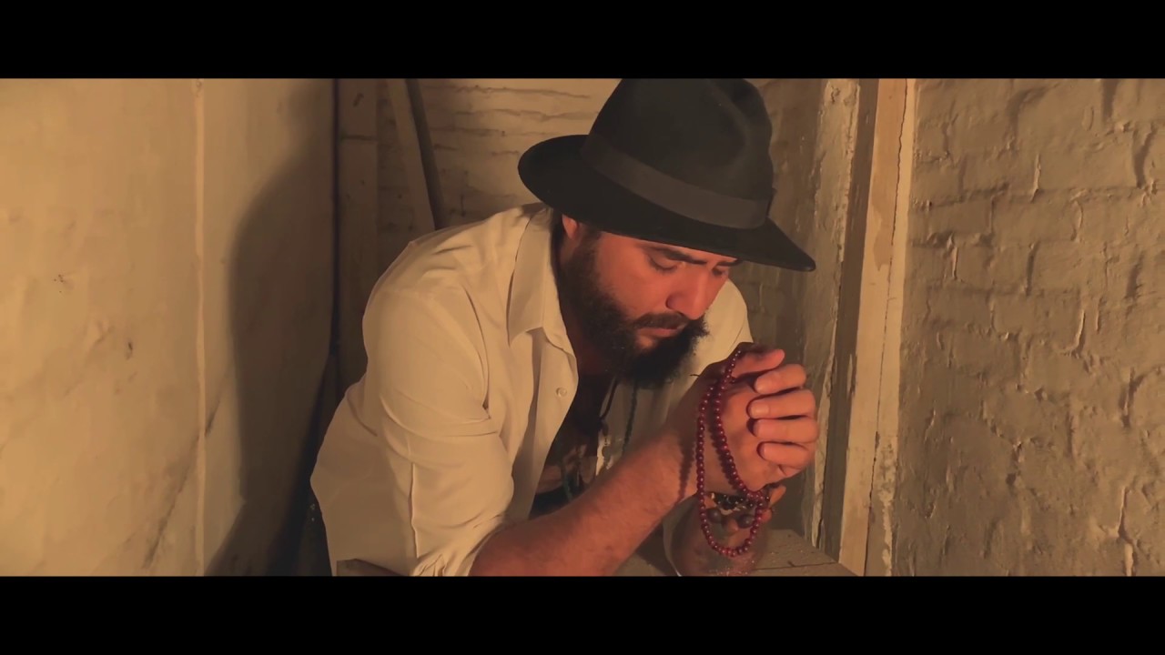 feebee_69's tweet card. Beck and Bat For Lashes - Let's Get Lost.