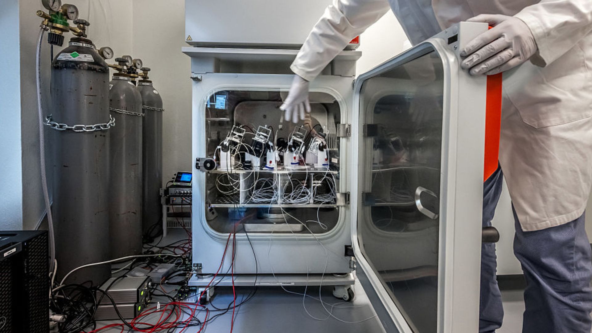 SocionextUS's tweet card. FinalSpark's world-first living computer built from lab-grown neurons is now being used in experiments by 10 universities.