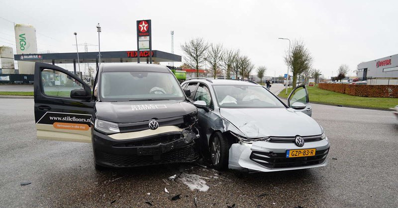 Aanrijding op kruispunt Lippestraat in Zwolle