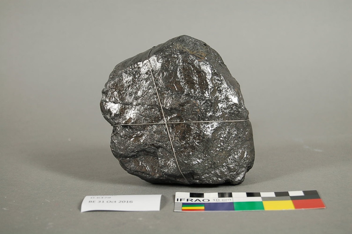 CSIRO's tweet card. The opportunity seeks to strengthen Australia’s battery industry, boosting export opportunities through grants to mining and manufacturing SMEs involved in graphite development and production.