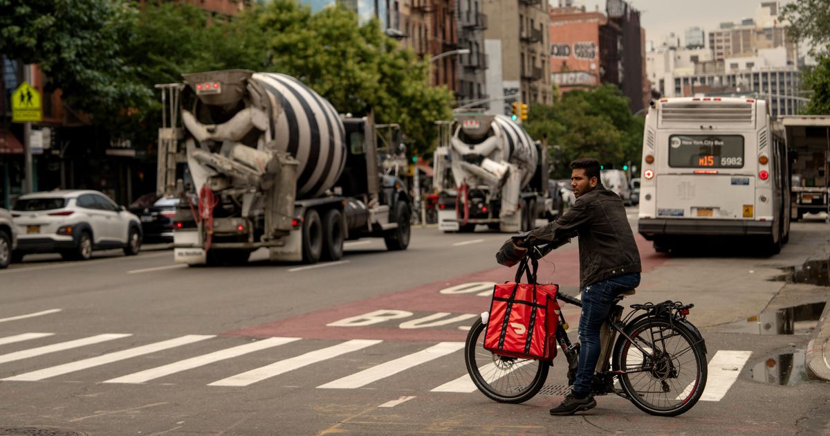LosDeliveristas's tweet card. Cops warned delivery workers to slow down, but the apps haven’t changed a thing: “People still want their food fast.”