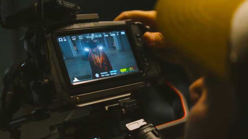 SymphonicLatino's tweet card. Conseguir una colocación de sincronización es un gran logro. No solo pone algo de dinero en tu bolsillo, también demuestra a la industria (y a tus fans) que tu música está dejando huella y logrando...