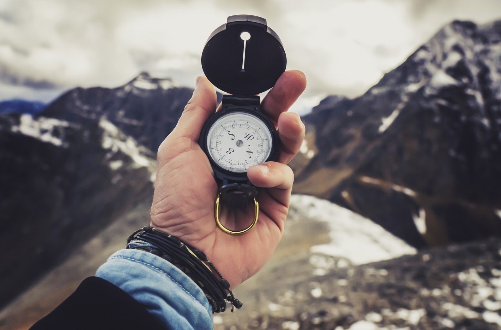 Deb_Tesser's tweet card. Lay-offs, battles with landlords over paying rent on an empty office, a drop in demand from potential buyers, these are some of the areas Artificial Lawyer has asked legal tech and NewLaw companies…