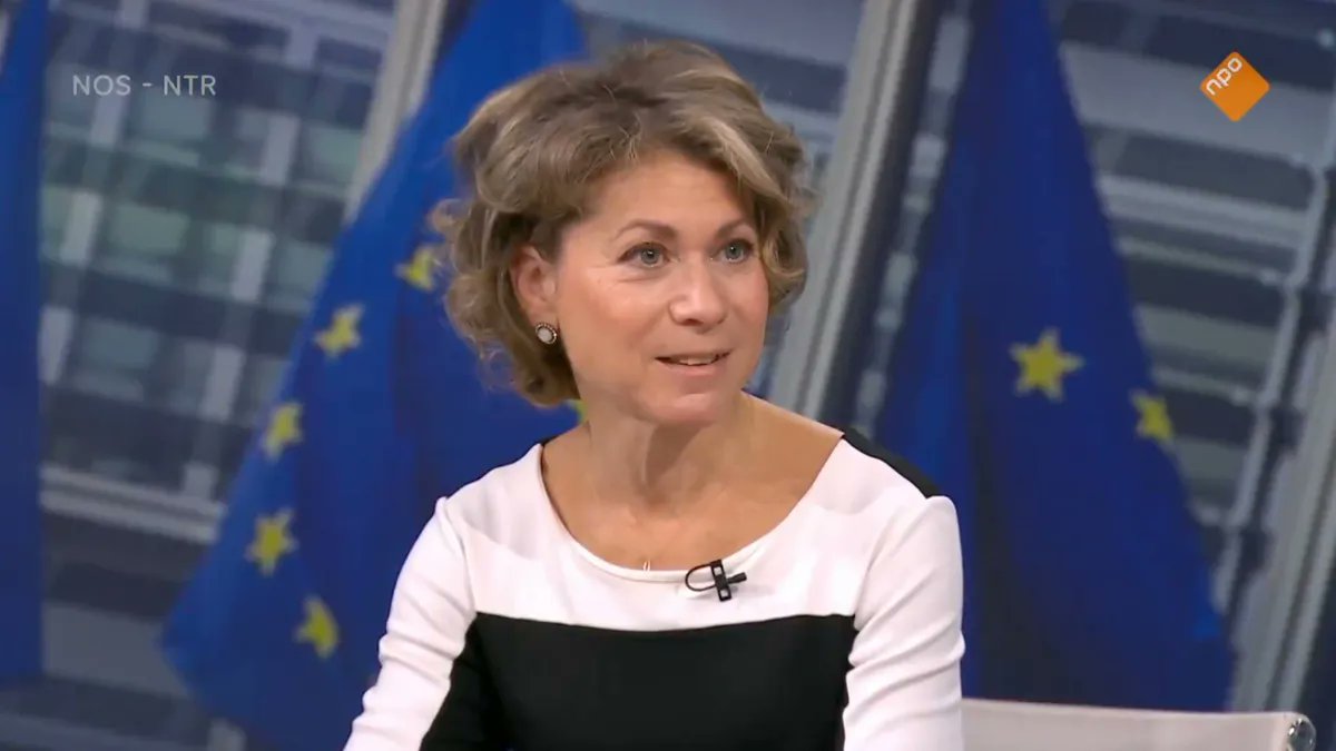 hermanoldenhof's tweet card. Nieuwsuur probeert de PVV weer weg te zetten als 'radicaal-rechts', maar moet tandenknarsend toegeven: in Brussel kan niemand meer om Wilders heen.