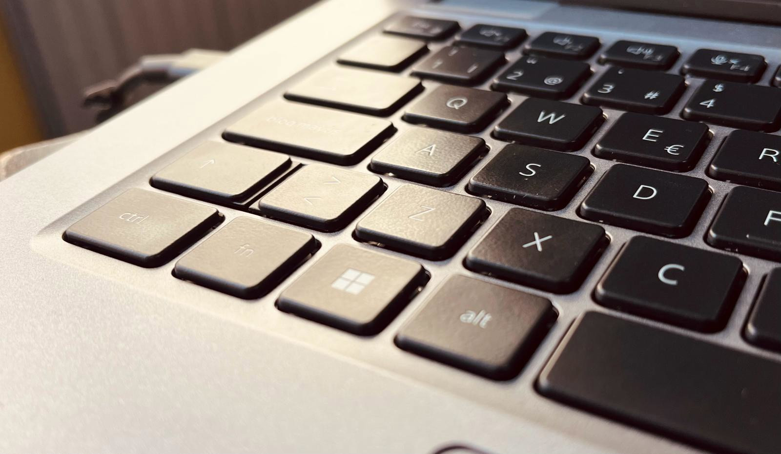 josemiguelnovoa's tweet card. La llegada del fin del soporte oficial de Windows 10 no ha hecho aumentar la adopción de la siguiente generación, Windows 11, de manera inmediata y todavía hay unos 500 millones de ordena ...