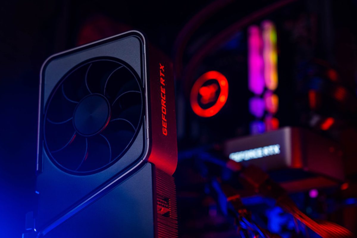 HelpMeTechNow's tweet card. Hardware • Nvidia GeForce RTX 4070: tutto quello che sappiamo sulla prossima GPU • HelpMeTech • Le informazioni in nostro possesso.