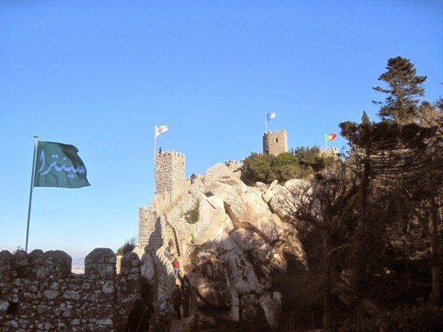 anaoreilly's tweet card. A visit to the Moorish Castle in Sintra, Portugal. The journey from the train station involves passing historical sites. It highlights the castle’s medieval architecture, and its history of c…