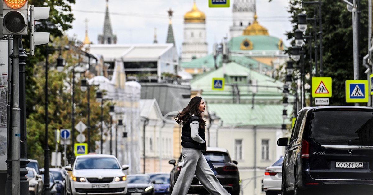 openDemocracy's tweet card. Russians are seen as either united supporters of the war or as fearful and oppressed. Neither portrayal is true