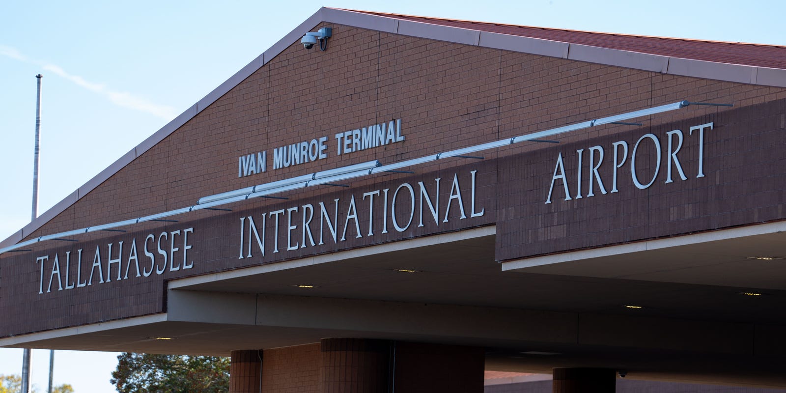 FSView's tweet card. Uncertainty regarding the U.S. government shutdown leads to distress for FSU students traveling for the Thanksgiving holiday.