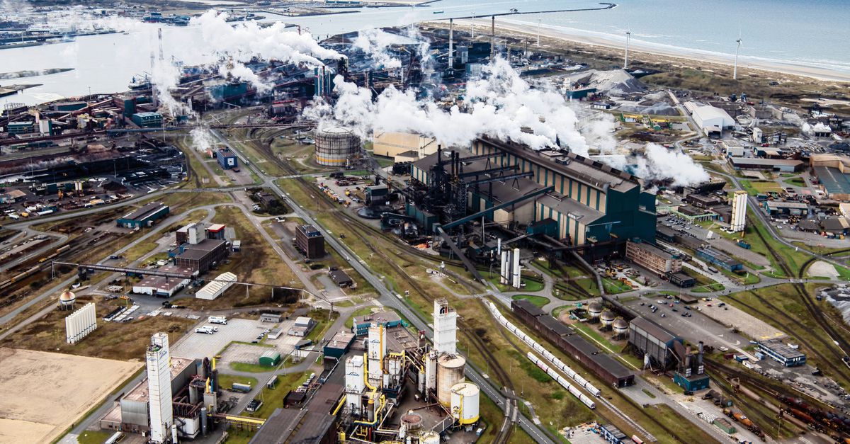 janrotmans's tweet card. Anderland Fotospecial: Nederlandse industriële bedrijven stoten verhoudingsgewijs meer uit dan die in andere Europese landen, en de achterstand wordt nauwelijks ingelopen.