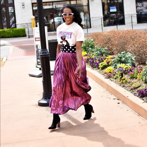 arrayoffaces's tweet card. Women's Purple Metallic Maxi Skirt Size Small Condition: Pre-Owned. "Excellent Used" Color: Purple Size: Small Size Type: Regular Style: Midi Type: Skirt Occasion: Casual, Party Department: Women's...