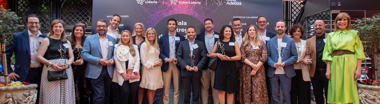 recoverylabs's tweet card. Recovery Labs ha sido premiada por su colaboración el proyecto "Banco de Recursos Digitales" de la Fundación Adelias