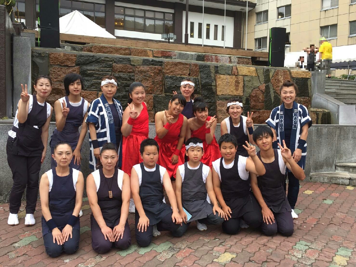 HvsoDVh3MSDpSIh's tweet card. 札幌を本拠地として演奏活動を行っている、橋本流地獄太鼓の室蘭教室として結成しました。 現在小学校低学年から60歳代までのメンバーが在籍しています。