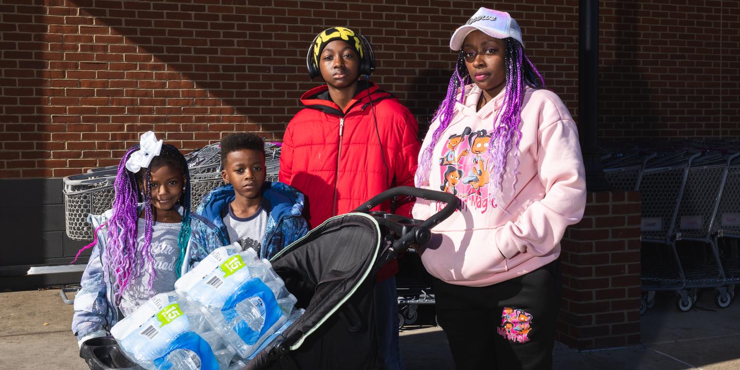 MarieCharrel's tweet card. A Baltimore, la photographe Gaia Squarci a demandé à des hommes et des femmes qui faisaient leurs courses comment l’inflation a bouleversé leur quotidien. La flambée des prix sous l’administration...