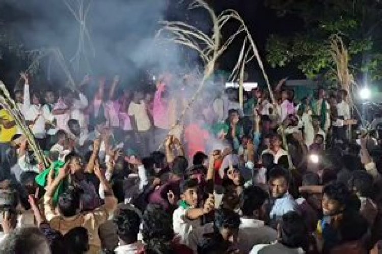 geoajeet's tweet card. मुख्यमंत्री सिद्धरमैया ने घोषणा की है कि किसानों को प्रति टन गन्ने का भाव 3,300 रुपये दिया जाएगा, जिसमें 3,250 रुपये चीनी मिलें देंगी और 50 रुपये का योगदान राज्य सरकार करेगी। यह दाम 11.25% चीनी...